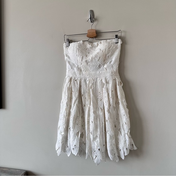 Sans Souci-Floral Appliqué Off White/Cream Strapless Mini Dress (Size:Medium) - Picture 3 of 9